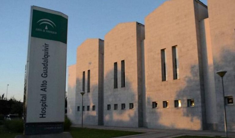 Andalucía baja 22 hospitalizados a 898 y los ingresados en UCI caen hasta 124, menor cifra de este año