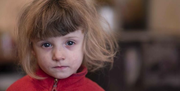 ONG activan protocolos de emergencia para atender a menores y refugiados que lleguen a la frontera