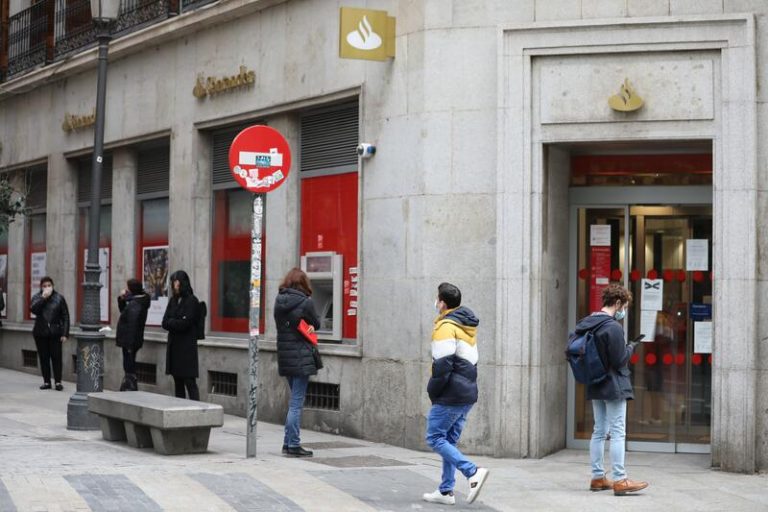 UGT inicia una campaña en defensa de los trabajadores de Banco Santander
