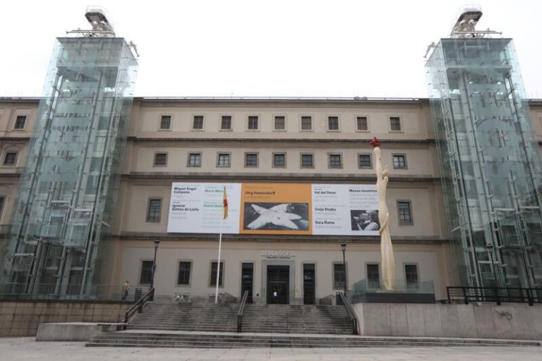 El Reina Sofía adquiere en ARCO la obra perdida de Ibarrola 'Amnistía'