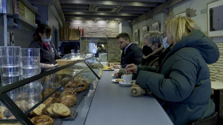 España suma 27.527 casos y 248 muertes con COVID-19, mientras la incidencia baja 35 puntos hasta 613