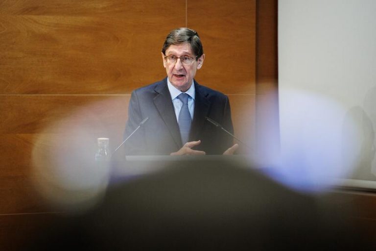 Goirigolzarri ganó 1,69 millones como presidente de CaixaBank y Gortázar 3,89 millones como CEO