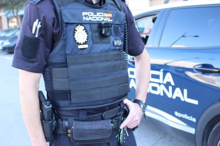 Detenido un varón que acababa de atracar con un cuchillo un comercio en Motril