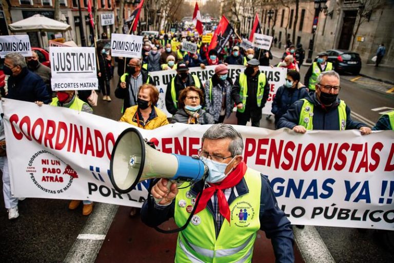 Más de 50 organizaciones se manifiestan para pedir la paralización de la Ley Ómnibus