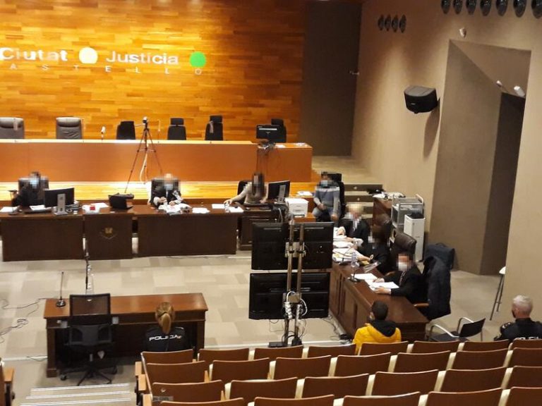 Juzgan a un acusado de degollar a su mujer en Almassora en presencia de uno de sus hijos en el confinamiento