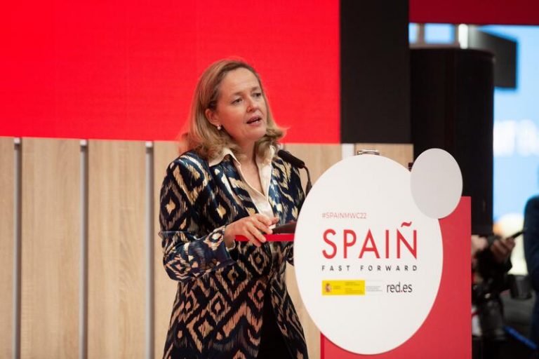 Calviño asegura que las sanciones a Rusia buscan detener la financiación de la guerra