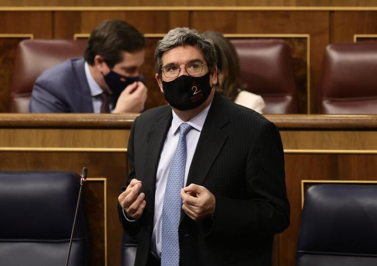 El Gobierno introduce un nuevo tramo de cotización para autónomos y reducciones en los gastos corrientes