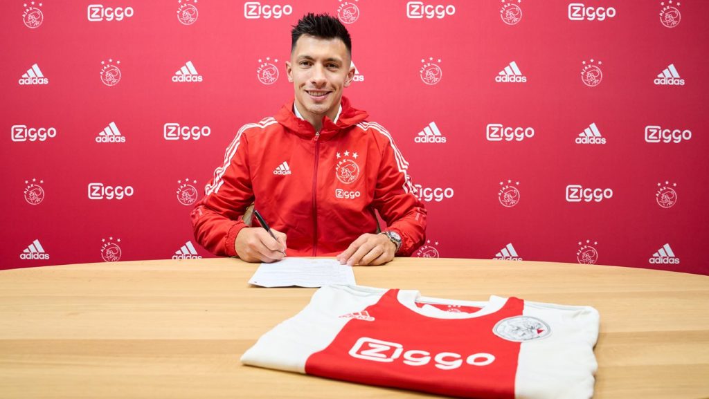 Lisandro Martínez, el jugador que se lleva los aplausos en el Barcelona 