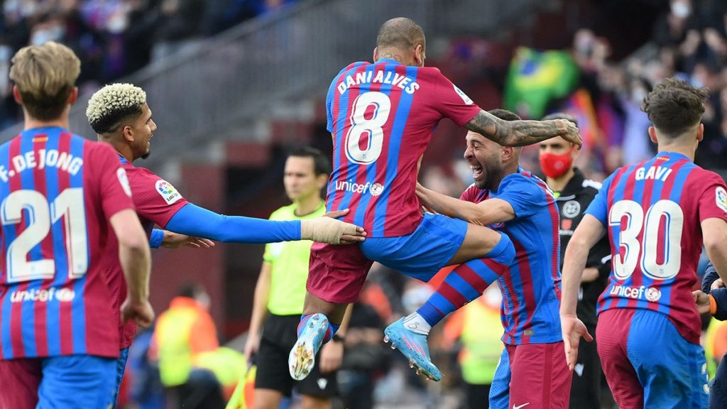 Este es el jugador que exige Xavi para el Barça 42 Al Barça le hace falta un central top