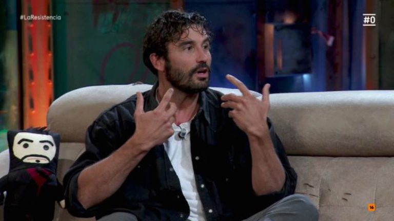 Álex García, Omar Montes y otros famosos investigados por falsificar pasaportes Covid