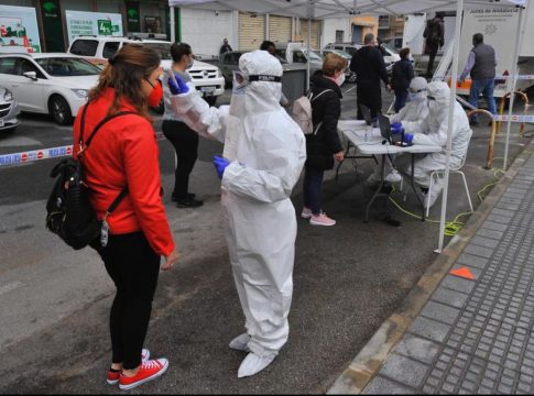 Andalucía baja su incidencia casi 30 puntos, suma 28 muertes y 4.448 positivos en 72 horas