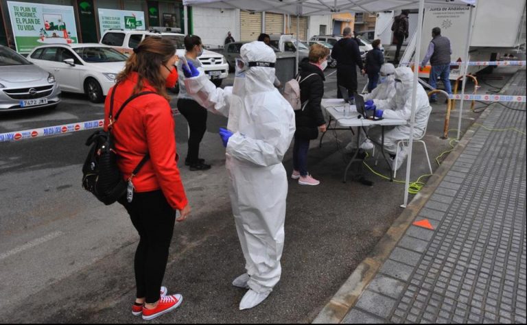 Andalucía baja su incidencia casi 30 puntos, suma 28 muertes y 4.448 positivos en 72 horas