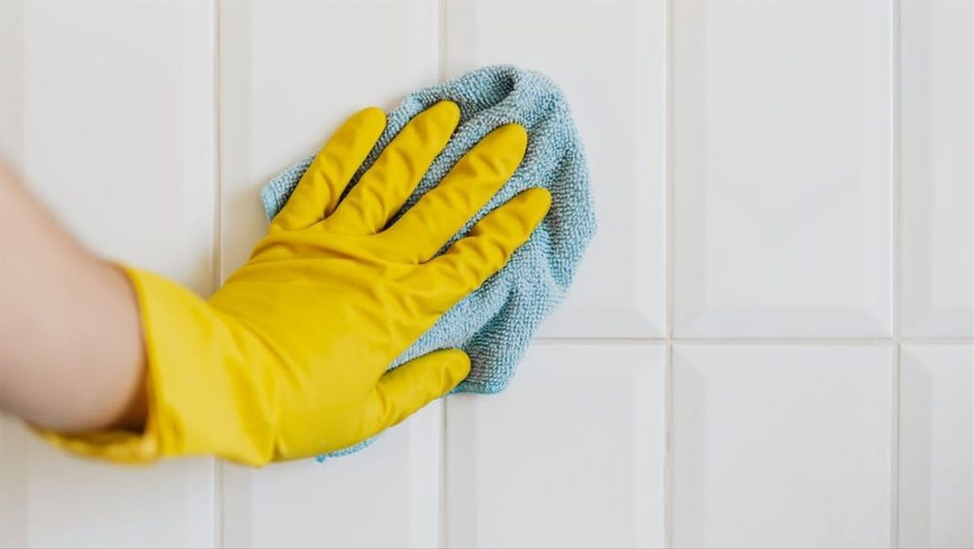 Así puedes eliminar la grasa de las paredes de la cocina