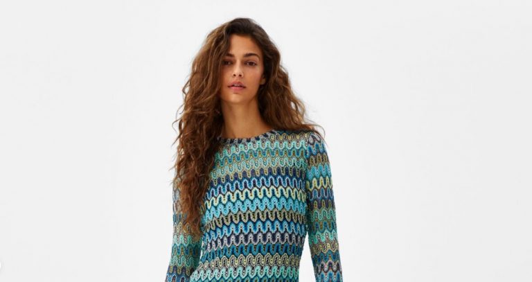 Solo por este vestido de manga larga merece la pena ir a Bershka