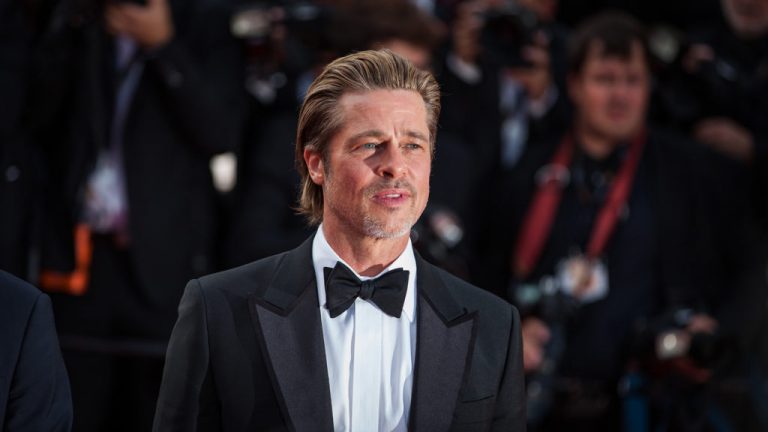 Brad Pitt, Leonardo Dicaprio y otros actores que comenzaron como extras de películas (y ahora son los putos amos)