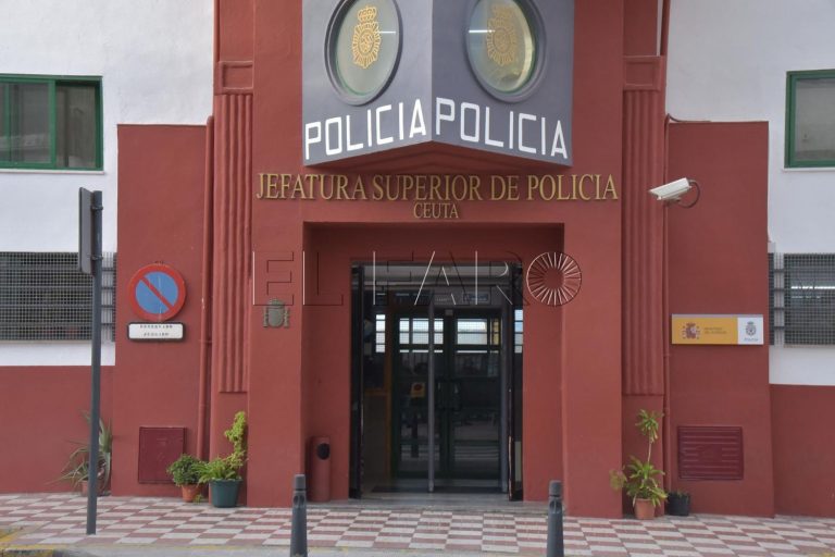 Cinco detenidos por secuestrar y golpear a personas acogidas en Ceuta tras el cierre de la frontera