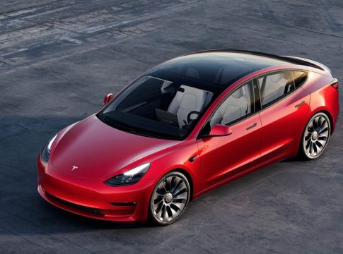 El Tesla Model 3, el modelo eléctrico más vendido en Europa en 2021, con más de 141.000 unidades