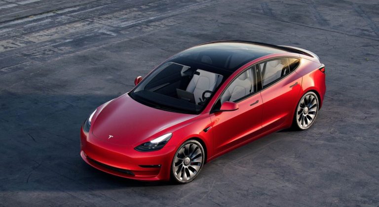 El Tesla Model 3, el modelo eléctrico más vendido en Europa en 2021, con más de 141.000 unidades