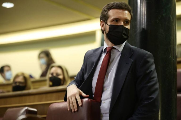 Casado recrimina a Sánchez que critique el pacto de Mañueco con Vox