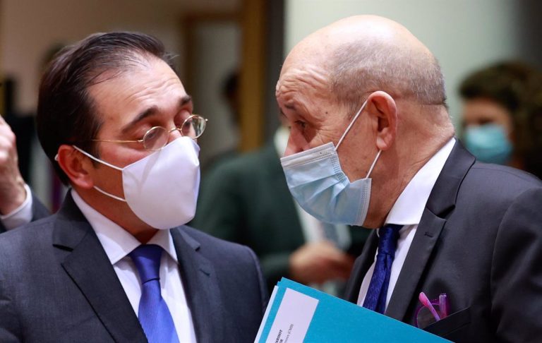 España, a favor de incluir el sistema de transferencias Swift en las sanciones a Rusia