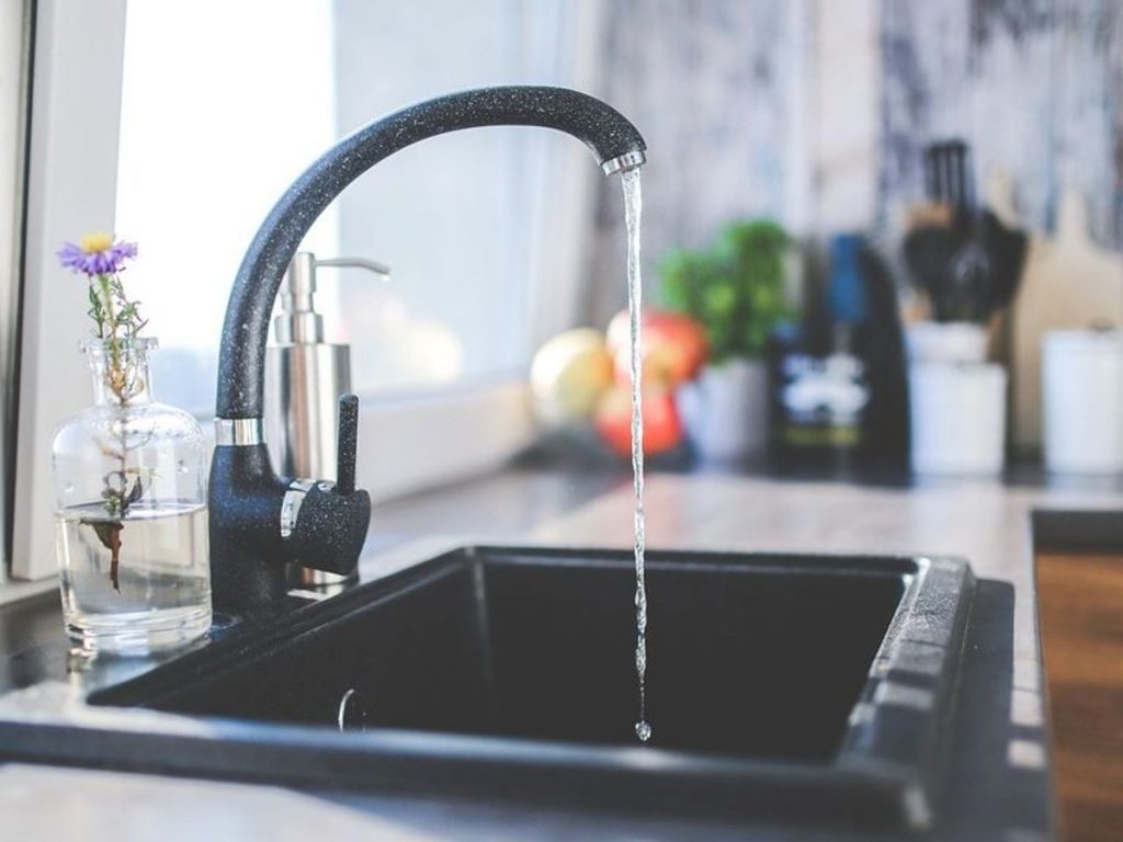 ¿Existen otros sinónimos del término fregadero?