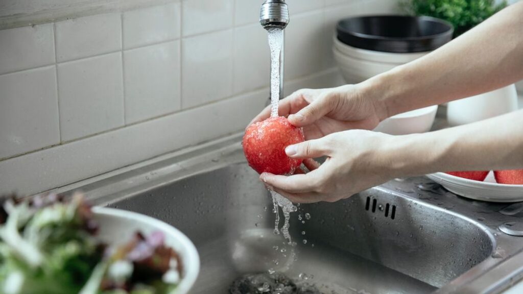 ¿Por qué es importante desatascar el fregadero?