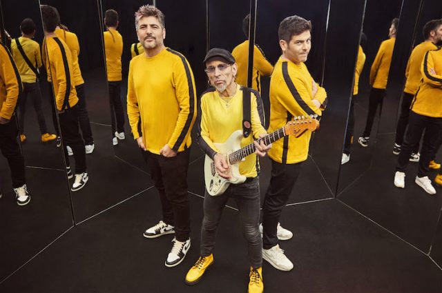 Estopa con Fito y Fitipaldis en 'Camiseta de Rokanrol' 2 Estopa Fito y Fitipaldis Camiseta de Rokanrol