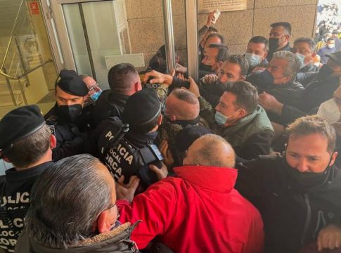 La juez de Lorca imputa a 7 ganaderos que irrumpieron en el pleno por desórdenes públicos