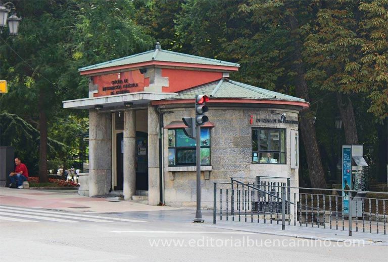 La oficina de Turismo de Oviedo incorpora un bucle magnético para personas con prótesis auditivas