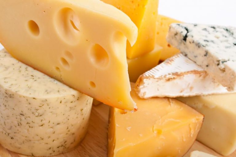 La señal en el queso que te dirá que debes tirarlo