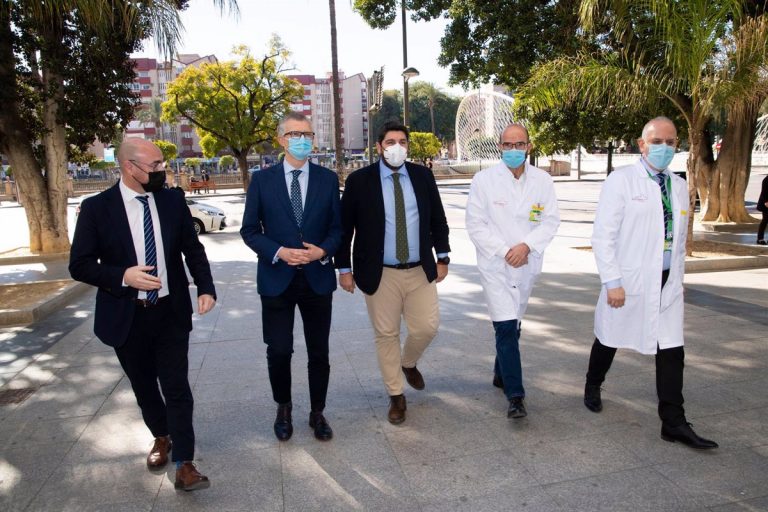 La tecnología robótica de cirugía de precisión ya se ha aplicado a 175 pacientes desde su puesta en marcha en Murcia