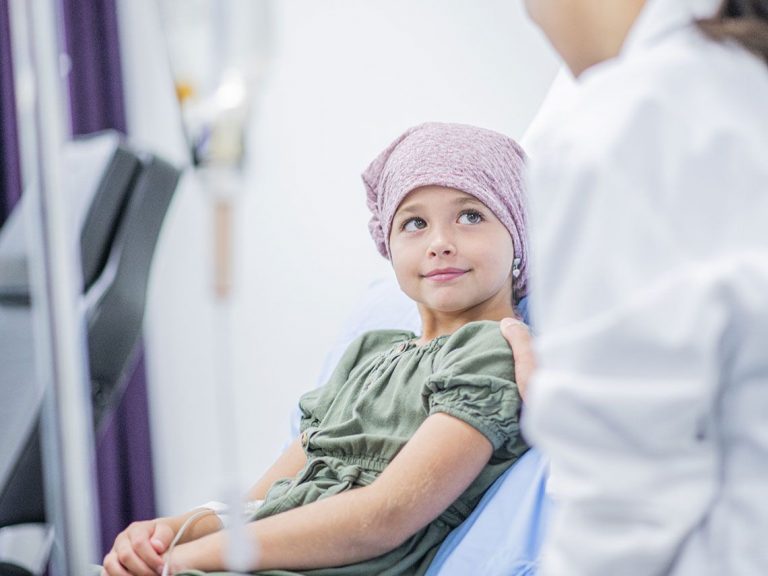 Las mutuas ayudaron en 2021 a más de 3.600 familias con niños afectados por cáncer