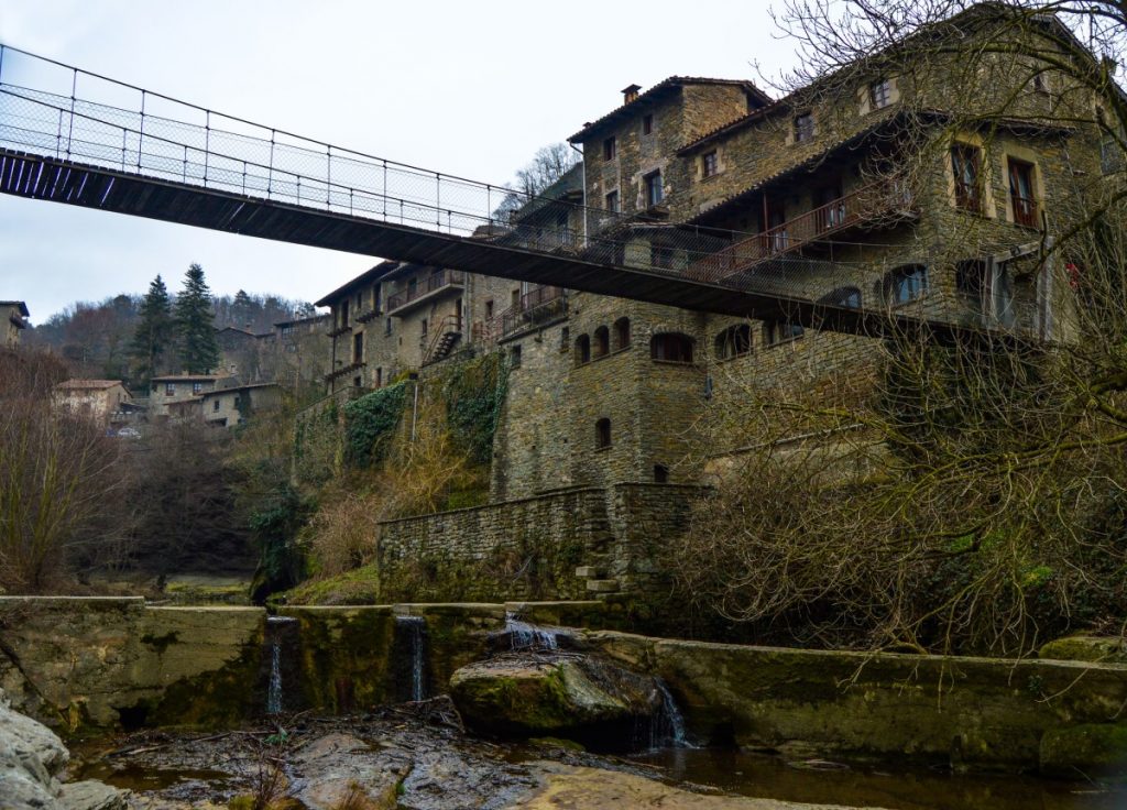 En Barcelona España, Puente colgante de Rupit i Pruit