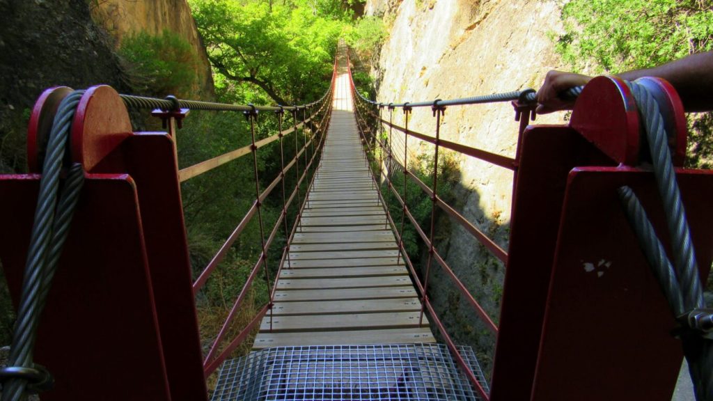 Otro de los puentes colgantes: de los Cahorros de Monachil