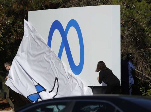 Meta advierte de un cierre de Facebook e Instagram en Europa si no puede transferir datos de usuario a EEUU