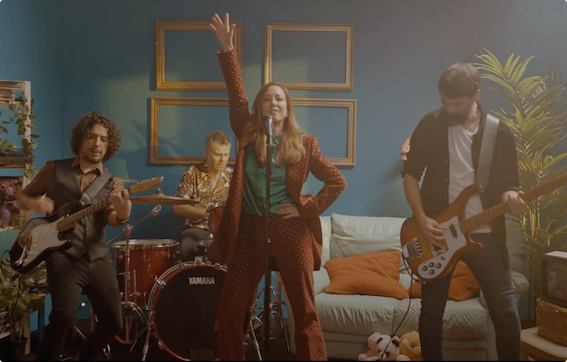 Nena Daconte detrás de cada luz