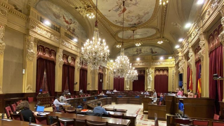 Parlament balear pide la liberación de manifestantes y periodistas detenidos en Cuba