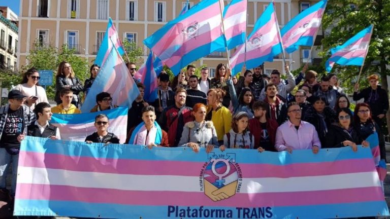 Plataforma Trans denuncia a Sanidad la falta de terapias de reemplazo hormonal