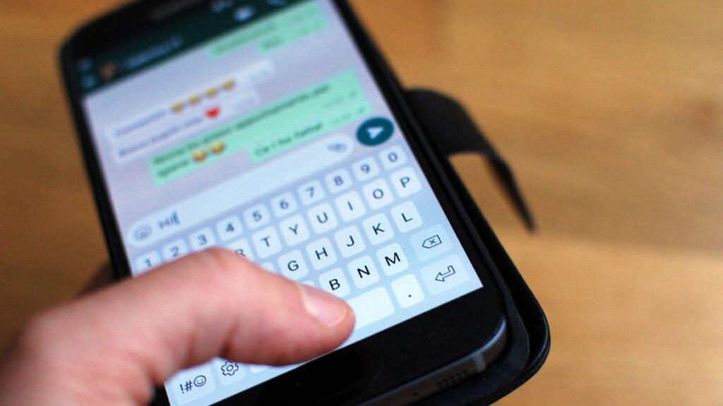 Qué es y cómo activar el modo fantasma de WhatsApp