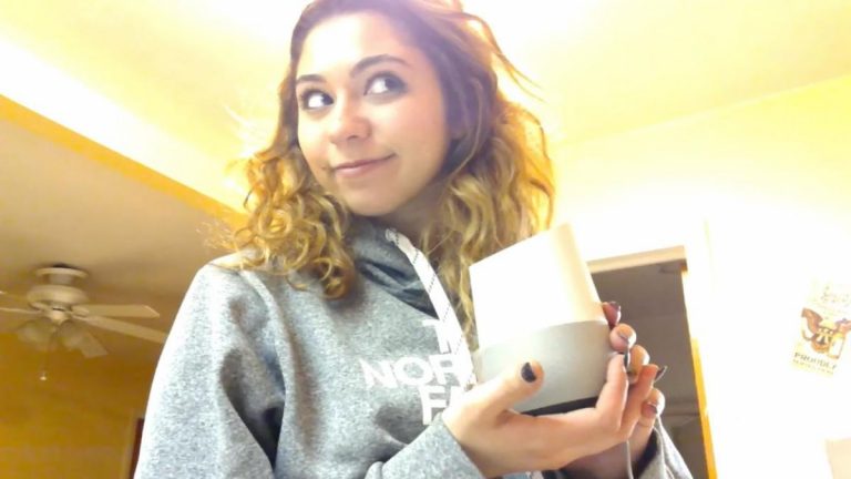 Quién pone voz a Alexa, Siri y el GPS