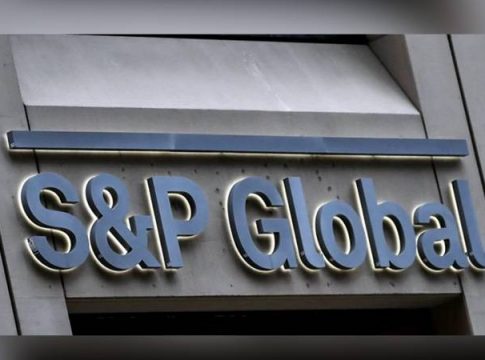 S&P rebaja el rating a aseguradoras rusas ante el aumento de riesgos geopolíticos y económicos