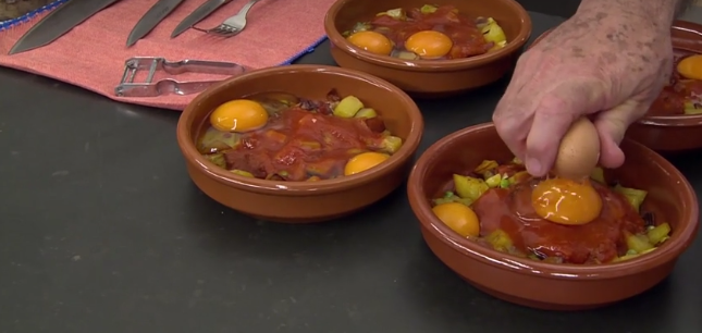 Huevos a la flamenca: la receta de Arguiñano que supera en visualizaciones en su canal