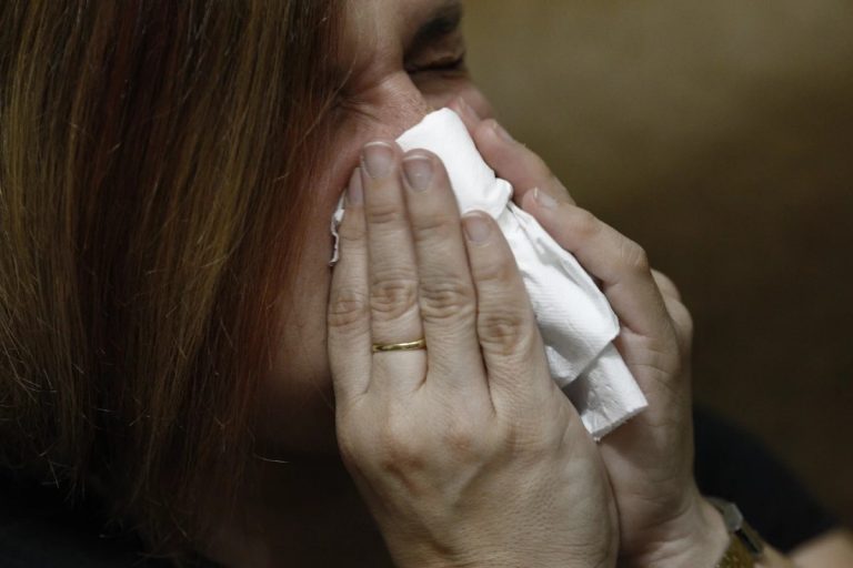 Sociedades médicas condicionan 'gripalizar' la covid a la adopción de 5 pilares estrategicos y una hoja de ruta