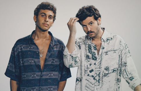 Taburete roto y elegante (1) Taburete roto y elegante