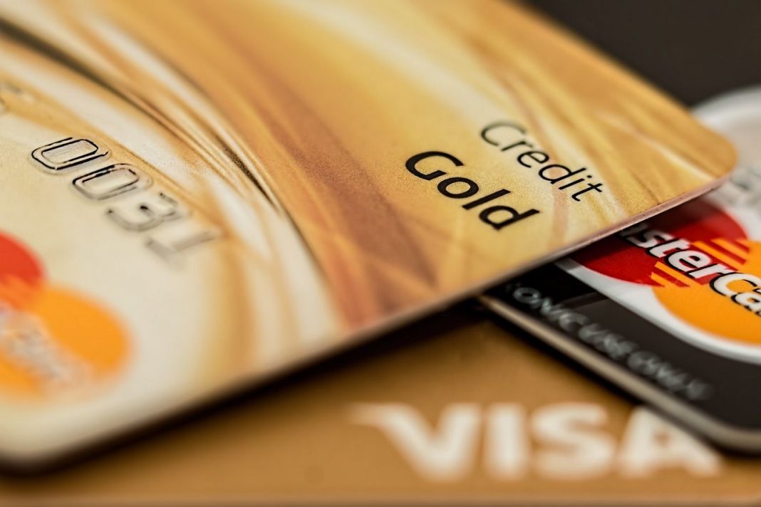 Tarjeta de crédito o de débito: cuál es la mejor para pagar