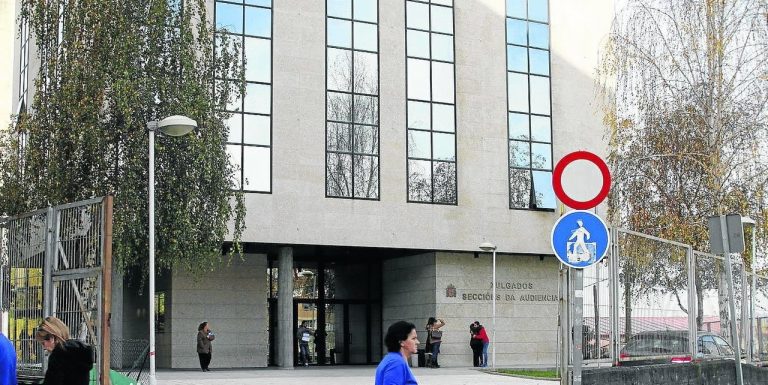 Un acusado de maltratar de forma habitual a su mujer y 6 hijos elude la cárcel tras llegar a un acuerdo con Fiscalía