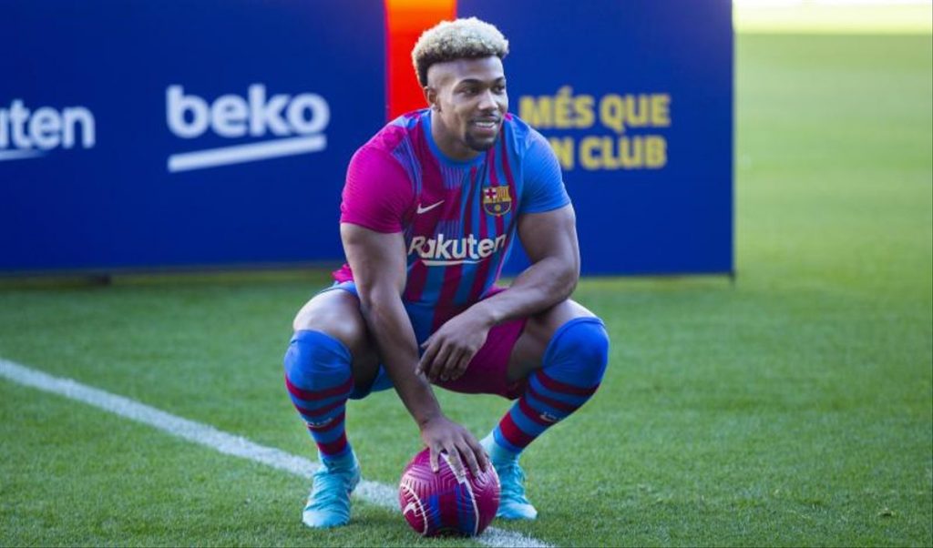 Este es el jugador que exige Xavi para el Barça 44 Un central de alto nivel y cotizado en Europa