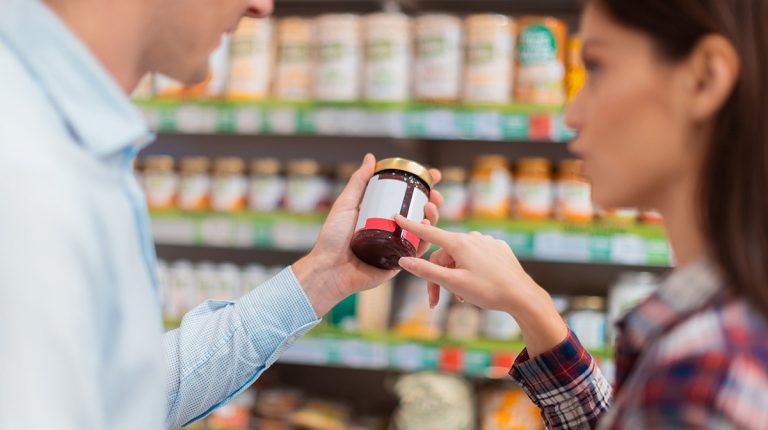 Cómo coger los productos que caduquen más tarde en el supermercado