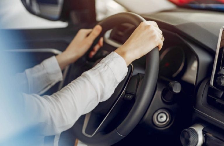 ¿Qué debes tener en cuenta al elegir una autoescuela?