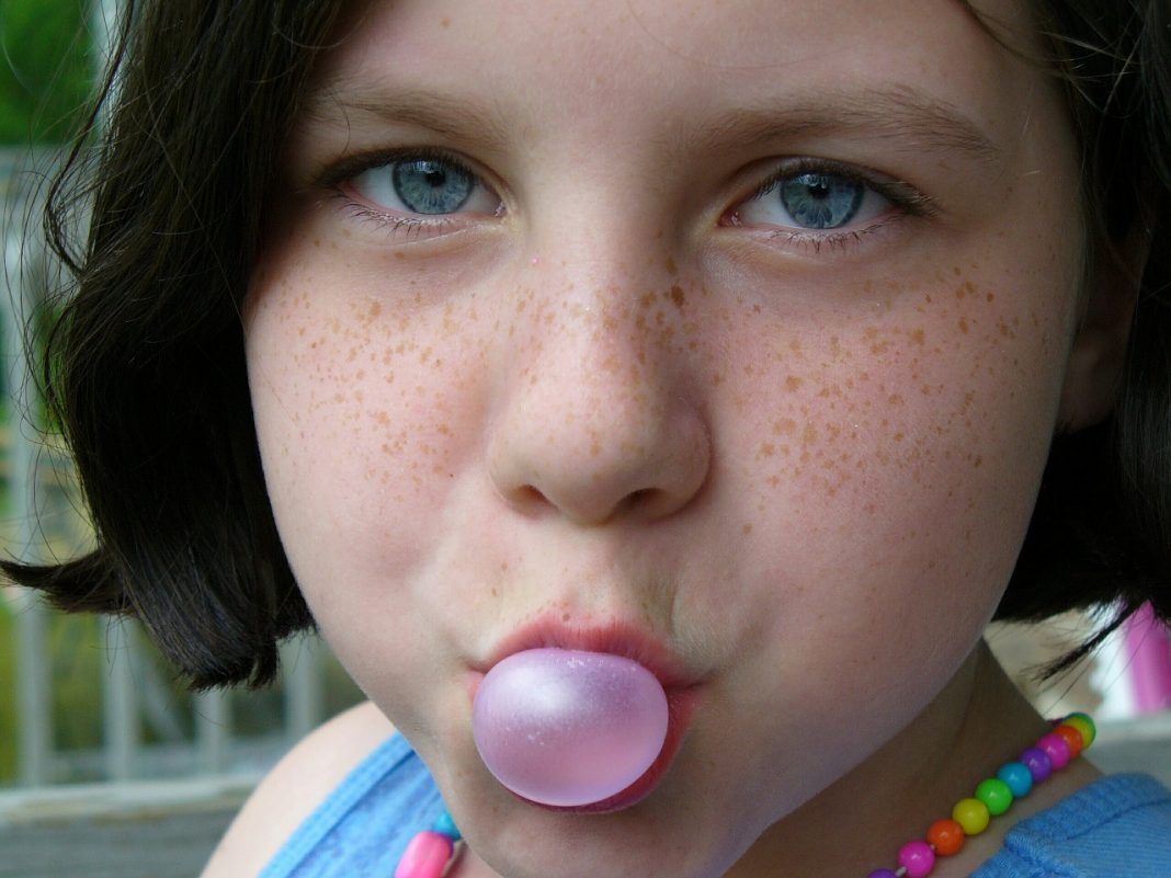 Qué pasa si me trago un chicle